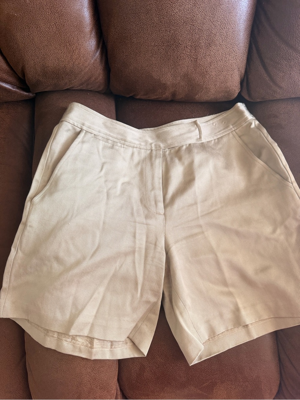 Tommy Bahama Women’s Size 2 Shorts Beige Khaki